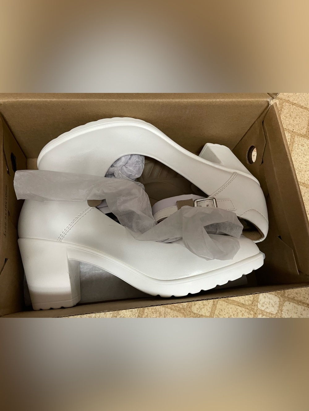 Hazel_M Women’s White Mary Jane Chunky Block Heel Pumps Round Toe Size 6 - Picture 9 of 10